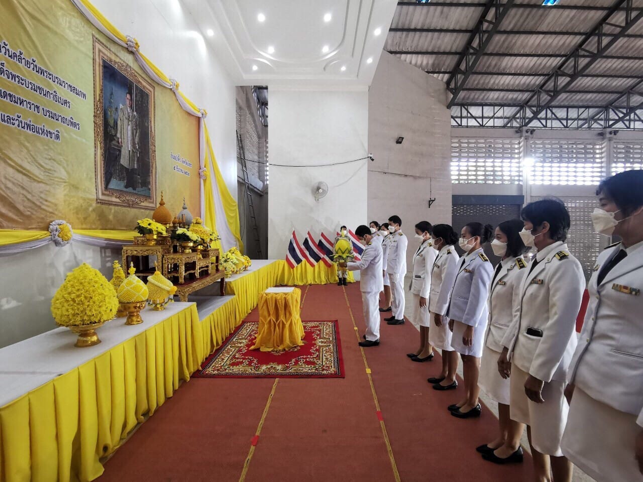 พิธีน้อมรำลึกเนื่องในวันคล้ายวันพระบรมราชสมภพพระบาทสมเด็จพระบรมชนกาธิเบศร มหาภูมิพลอดุลยเดชมหาราชบรมนาถบพิตร วันชาติและวันพ่อแห่งชาติ