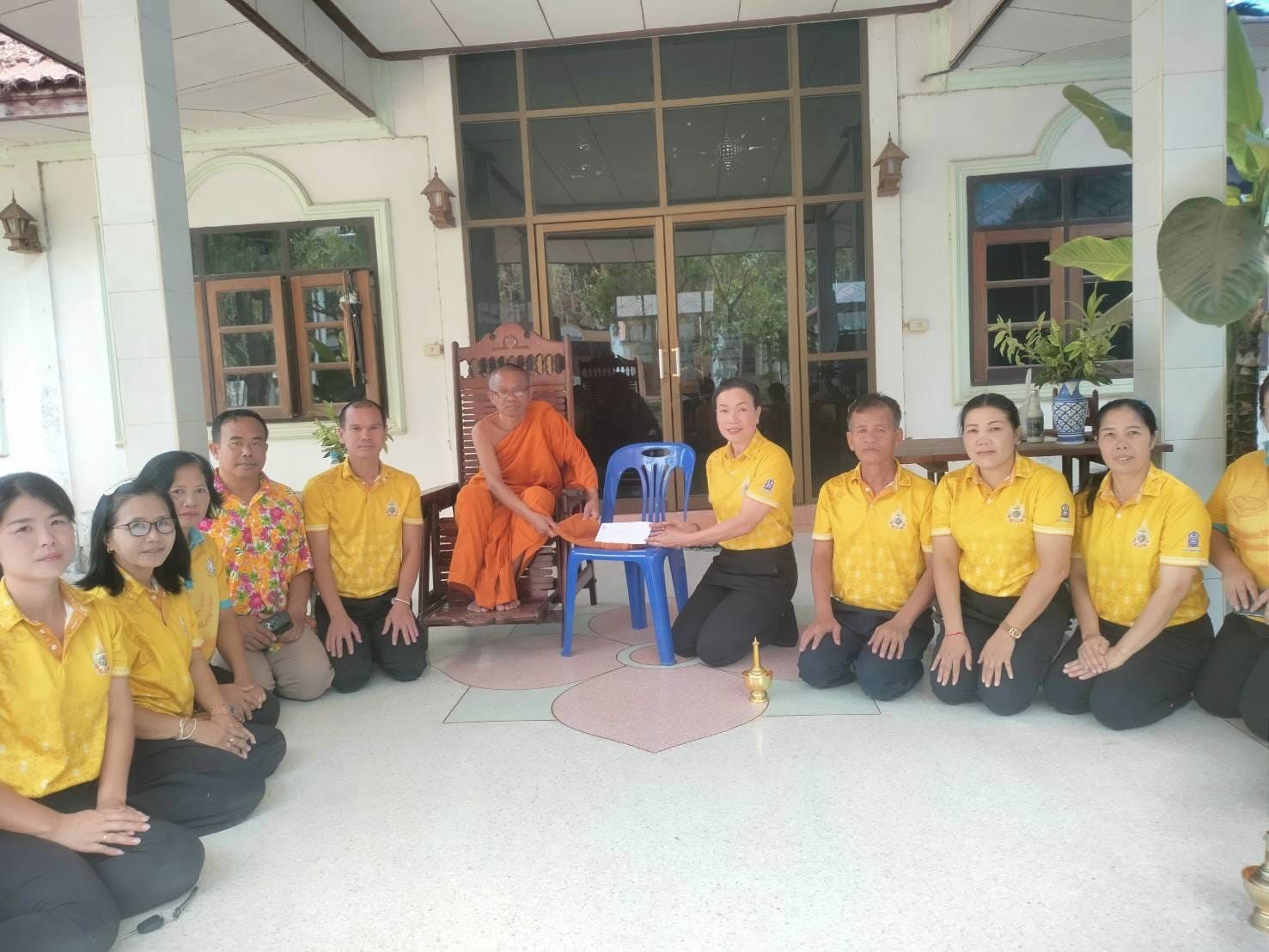 ร่วมถวายปัจจัยตามโครงการบรรพชาสามเณรภาคฤดูร้อนเฉลิมพระเกียรติพระบาทสมเด็จพระเจ้าอยู่หัว เนื่องในโอกาสที่ทรงพระเจริญพระชนมพรรษา 72 พรรษา