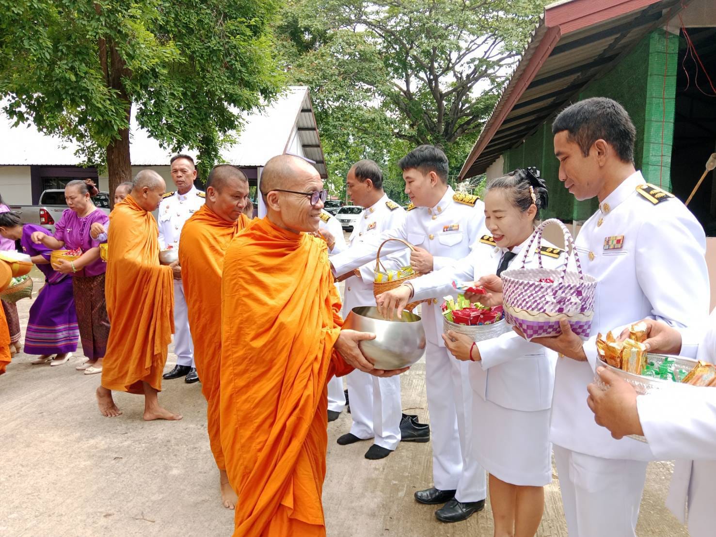 ร่วมพิธีกิจกรรมเฉลิมพระเกียรติสมเด็จพระนางเจ้าฯพระบรมราชินี เนื่องในโอกาสวันเฉลิมพระชนมพรรษา 3 มิถุนายน 2567  โดยมีกิจกรรมดังนี้  พิธีทำบุญตักบาตรถวายพระราชกุศล