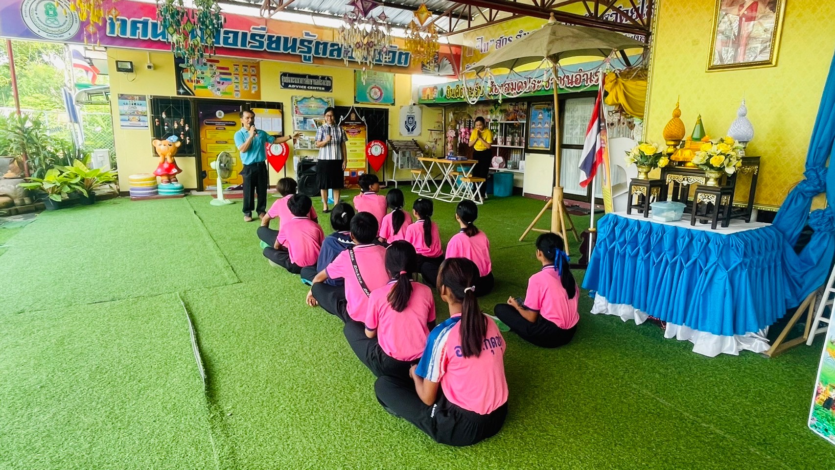 ต้อนรับคณะครูและนักเรียนจาก โรงเรียนบ้านสองคร ตำบลกุดชุม อำเภอกุดชุม จังหวัดยโสธร  เพื่อเข้าศึกษาฐานการเรียนรู้ใน สกร.ระดับอำเภอกุดชุม