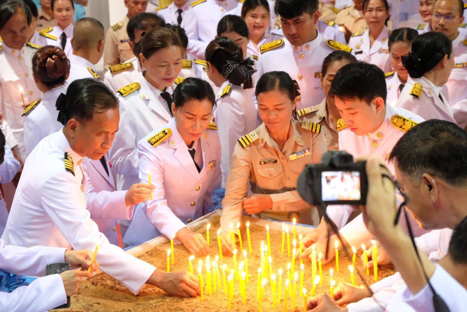 ร่วมพิธีกิจกรรมเฉลิมพระเกียรติสมเด็จพระนางเจ้าสิริกิติ์ พระบรมราชินีนาถ พระบรมราชชนนีพันปีหลวง เนื่องในโอกาสวันเฉลิมพระชนมพรรษา 12 สิงหาคม 2567  พิธีถวายเครื่องราชสักการะและวางพานพุ่ม  พิธีจุดเทียนถวายพระพรชัยมงคล