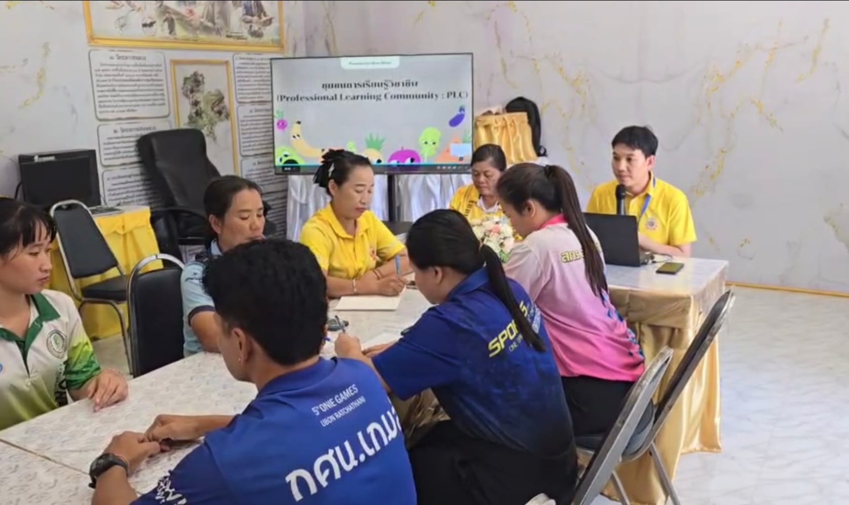 จัดกระบวนการเรียนรู้ Active Learning พร้อมแลกเปลี่ยนเรียนรู้หลังดำเนินการจัดการเรียนรู้โดยใช้กระบวนการชุมชนการเรียนรู้ทางวิชาชีพ (PLC)ภายใต้โครงการอบรมหลักสูตรการอบรมครูด้านการจัดการเรียนรู้Active Learning ระยะที่ 2  ณ ห้องประชุมศาสตร์พระราชา สกร.ระดับอำเภอค้อวัง จังหวัดยโสธร