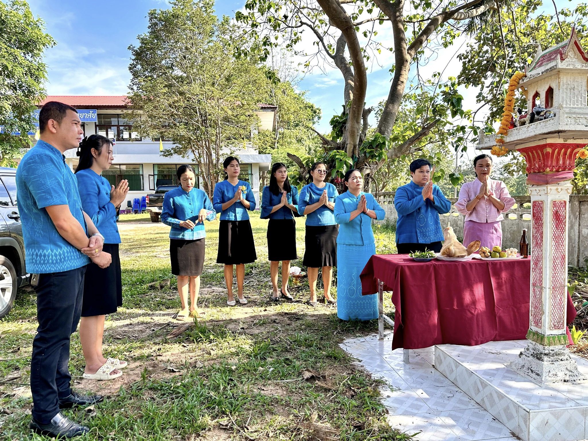 ร่วมแสดงความยินดี นางสาวชนิดา ลาภบัว ครู รักษาการในตำแหน่งผู้อำนวยการ สกร.ระดับอำเภอไทยเจริญ เนื่องในโอกาสย้ายดำรงตำแหน่ง ครู สกร.ระดับอำเภอเขาคิชฌ