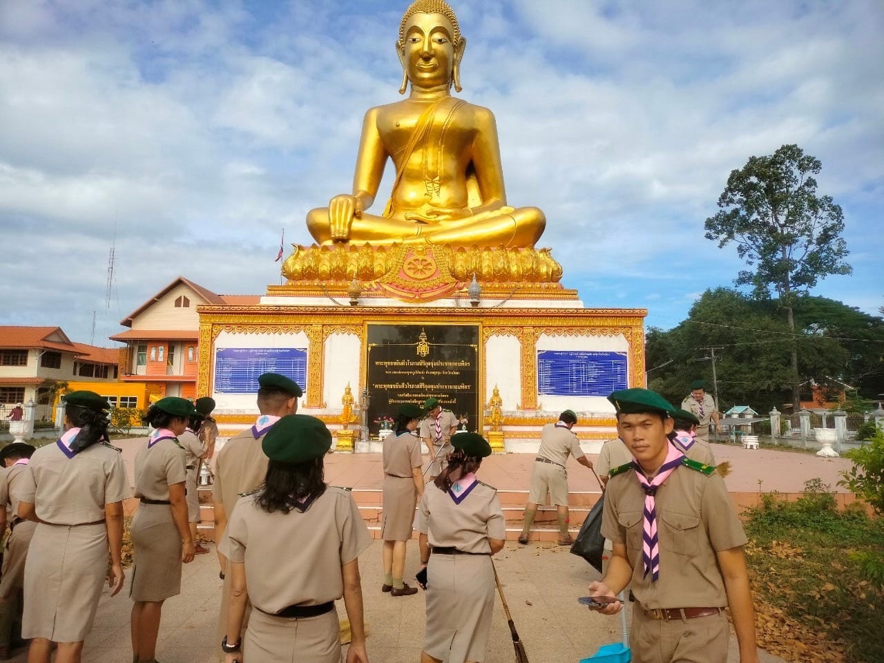 กิจกรรมประกอบพิธีวางพวงมาลา ถวายราชสดุดี และบำเพ็ญประโยชน์ เพื่อน้อมรำลึกในพระมหากรุณาธิคุณพระผู้พระราชทานกำเนิดลูกเสือไทยเนื่องในวันสมเด็จพระมหาธีรราชเจ้า ประจำปีการศึกษา 2567