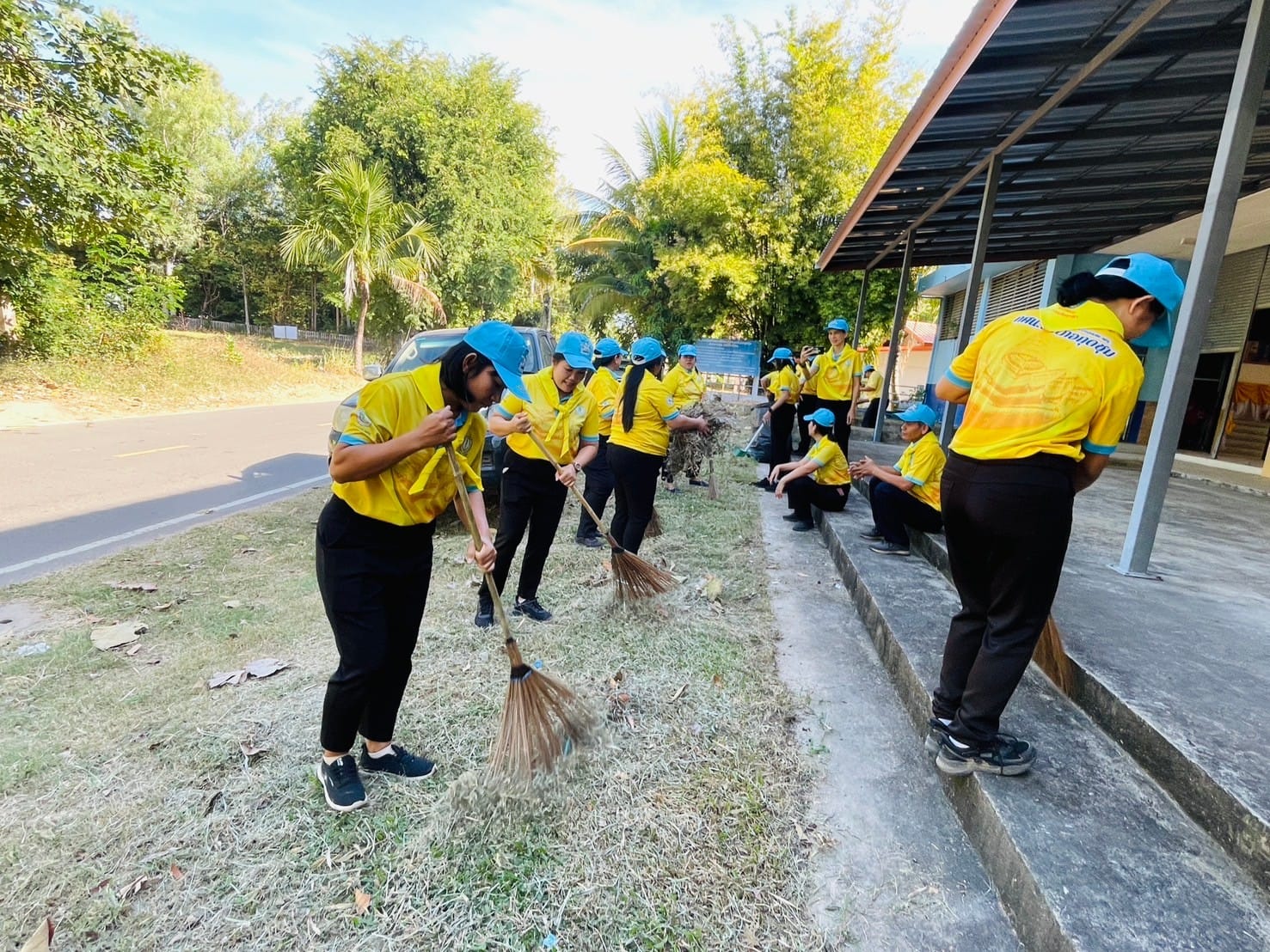 ร่วมทำกิจกรรมจิตอาสา เนื่องในวันที่ 5 ธันวาคม วันคล้ายวันพระราชสมภพของพระบาทสมเด็จพระบรมชนการธิเบศร มหาภูมิพลอดุลยเดชมหาราช บรมนาถบพิตร วันชาติและวันพ่อแห่งชาติ