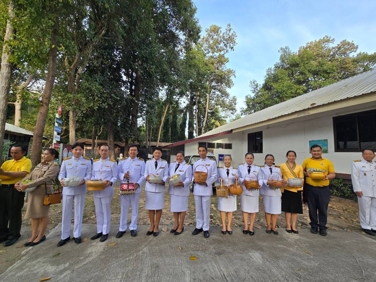 ร่วมกิจกรรมพิธีน้อมรำลึกในพระมหากรุณาธิคุณ เนื่องในวันคล้ายวันพระบรมราชสมภพ พระบาทสมเด็จพระบรมชนกาธิเบศร มหาภูมิพลอดุลยเดชมหาราช บรมนาถบพิตร วันชาติ และวันพ่อแห่งชาติ 5 ธันวาคม 2567