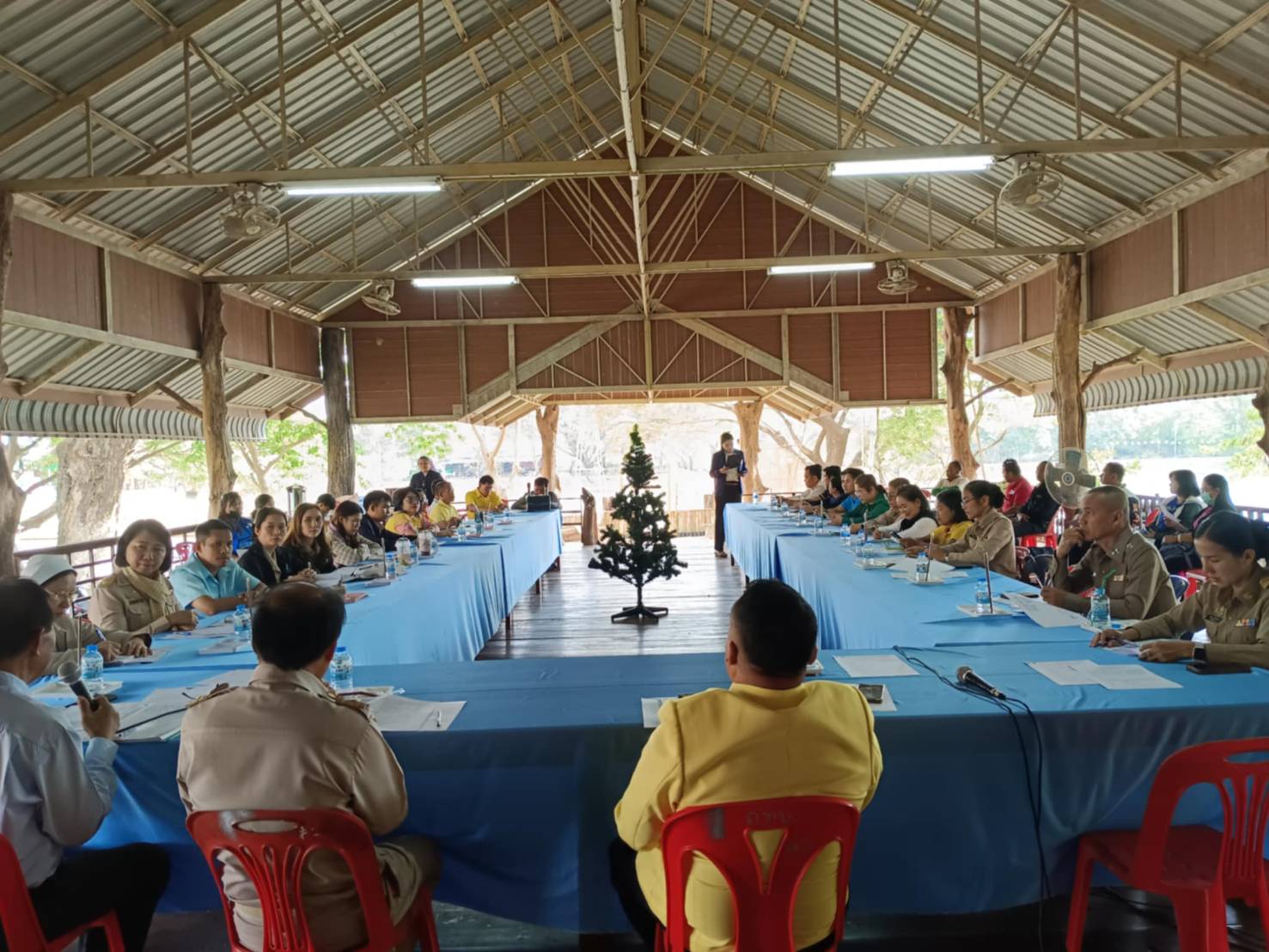 เข้าร่วมประชุมเตรียมความพร้อมในการดำเนินการจัดงานประเพณีแห่ดาวเทศกาลคริสต์มาส ประจำปี พ.ศ.2567