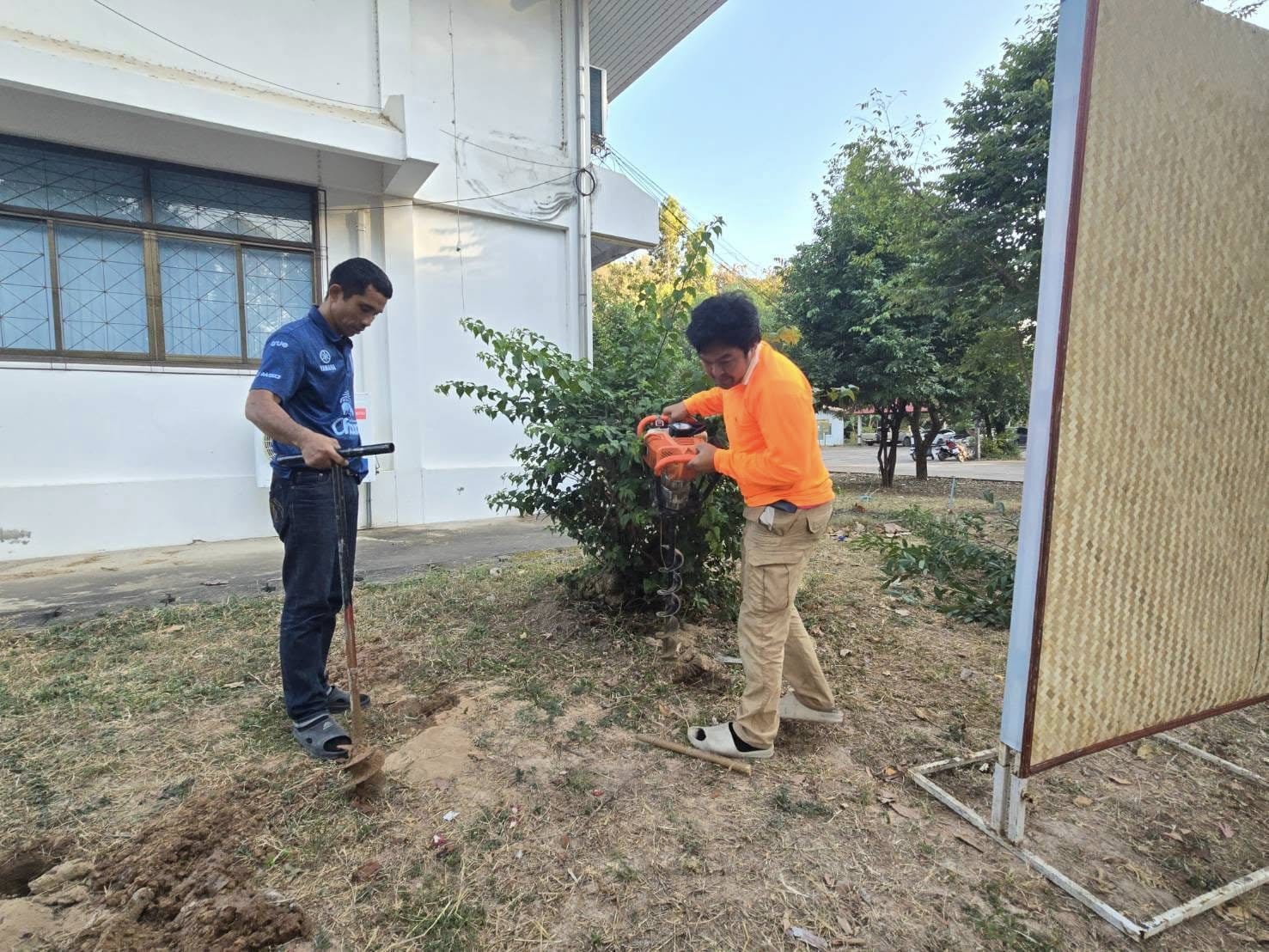 ร่วมเตรียมสถานที่เพื่อจัดนิทรรศการงานนมัสการหลวงปู่พระมหาแปลง และเทศกาลสุ่มเย็น อำเภอค้อวัง ประจำปี 2567   ณ บริเวณที่ว่าการอำเภอค้อวัง จังหวัดยโสธร